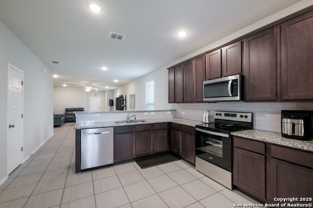 Listing photo id 9 for 7731 Chatham