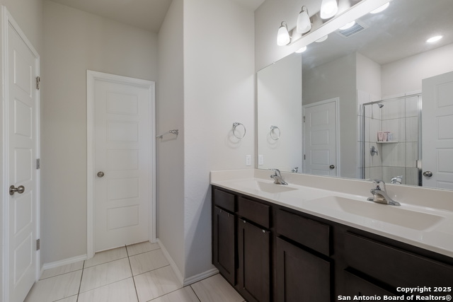 Listing photo id 13 for 7731 Chatham