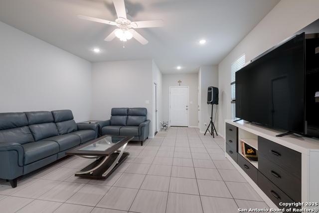 Listing photo id 3 for 7731 Chatham