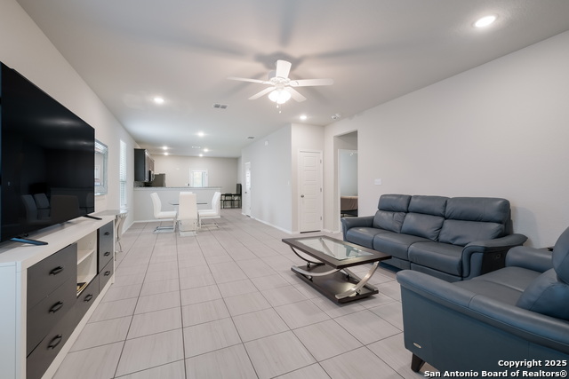 Listing photo id 4 for 7731 Chatham
