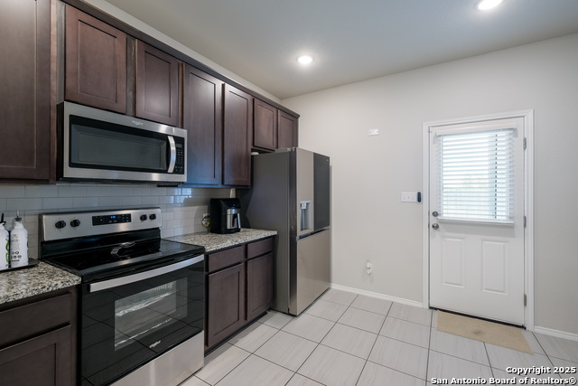Listing photo id 7 for 7731 Chatham