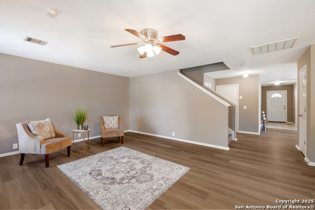 Listing photo id 8 for 10019 Buescher Ln
