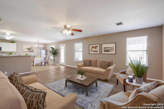Listing photo id 10 for 10019 Buescher Ln