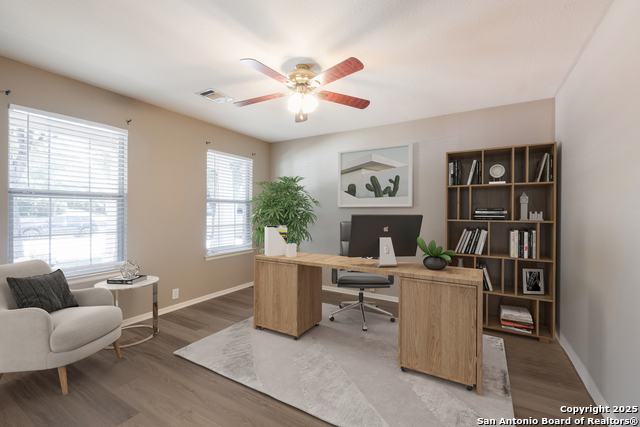 Listing photo id 13 for 10019 Buescher Ln