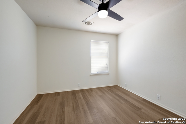 Listing photo id 21 for 10019 Buescher Ln