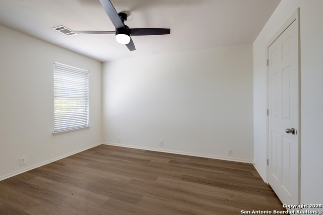 Listing photo id 22 for 10019 Buescher Ln
