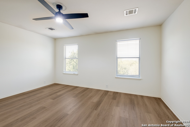 Listing photo id 24 for 10019 Buescher Ln