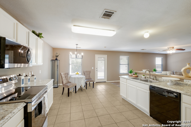 Listing photo id 2 for 10019 Buescher Ln
