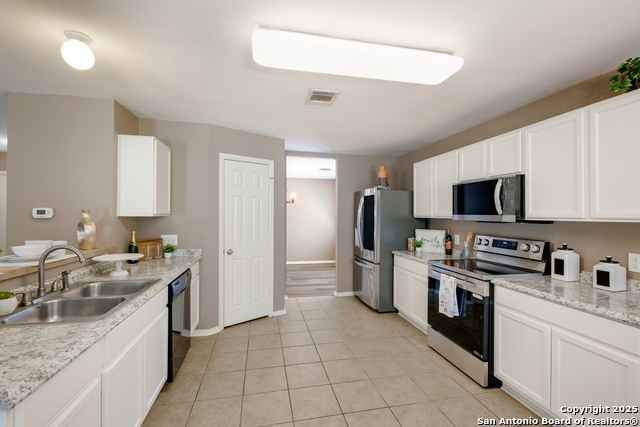 Listing photo id 4 for 10019 Buescher Ln