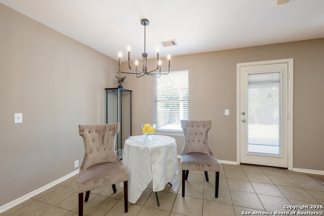 Listing photo id 5 for 10019 Buescher Ln
