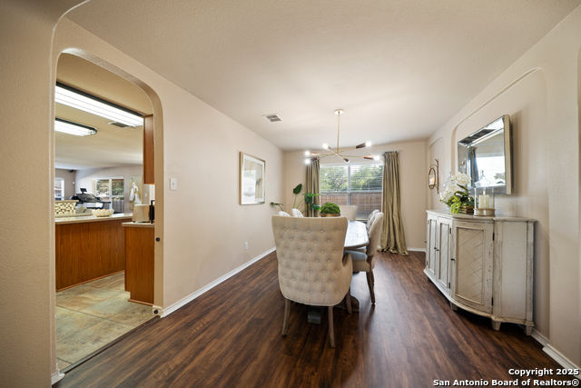 Image 21 of 43 For 15206 Redbird Manor