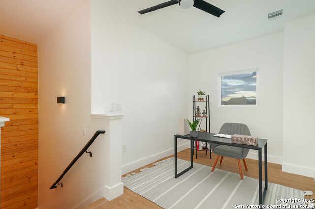 Image 18 of 25 For 511 Olive St S 102