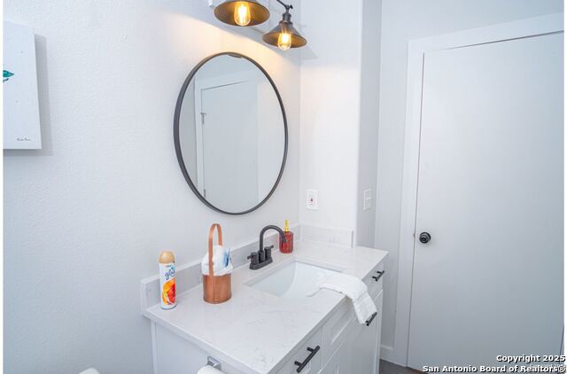 Image 16 of 17 For 1003 S Olive St  102