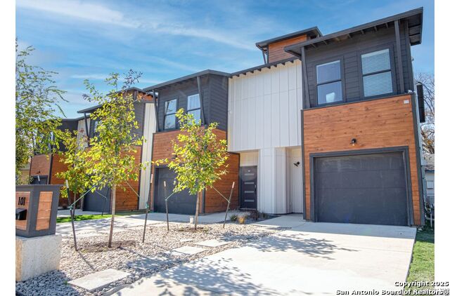Image 3 of 17 For 1003 S Olive St  102