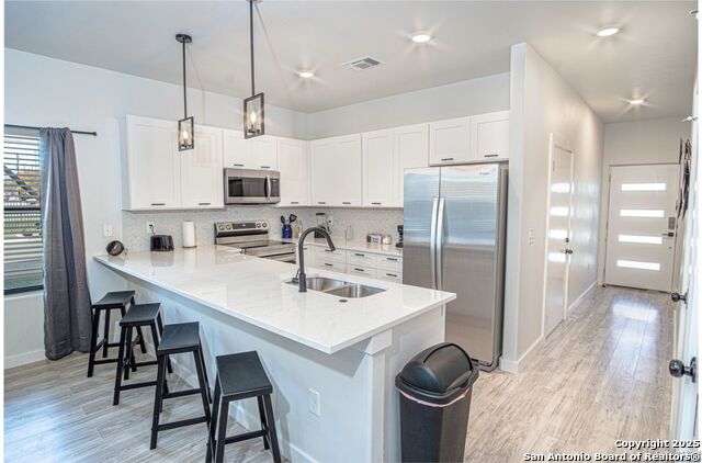 Image 4 of 17 For 1003 S Olive St  102