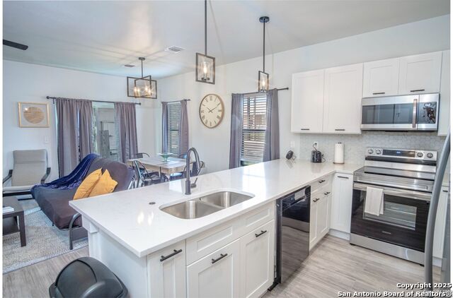 Image 5 of 17 For 1003 S Olive St  102