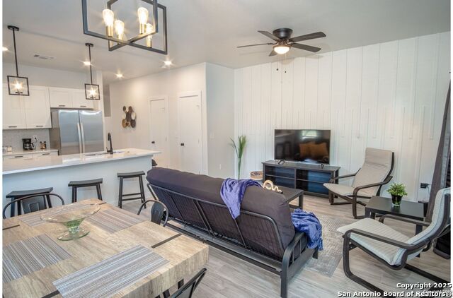 Image 7 of 17 For 1003 S Olive St  102