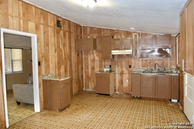 Listing photo id 12 for 316 W Colonial Pkwy