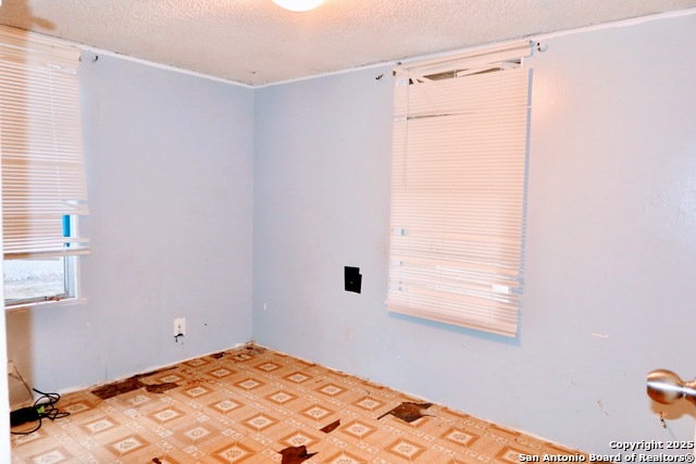 Listing photo id 15 for 316 W Colonial Pkwy