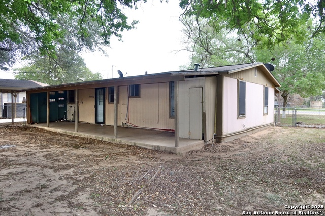 Listing photo id 21 for 316 W Colonial Pkwy