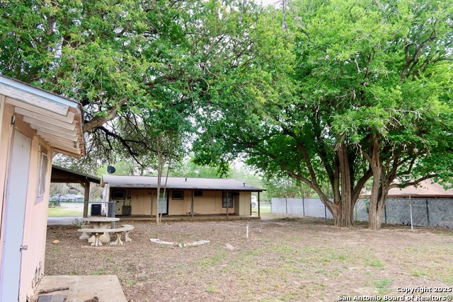 Listing photo id 22 for 316 W Colonial Pkwy