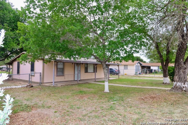 Listing photo id 3 for 316 W Colonial Pkwy