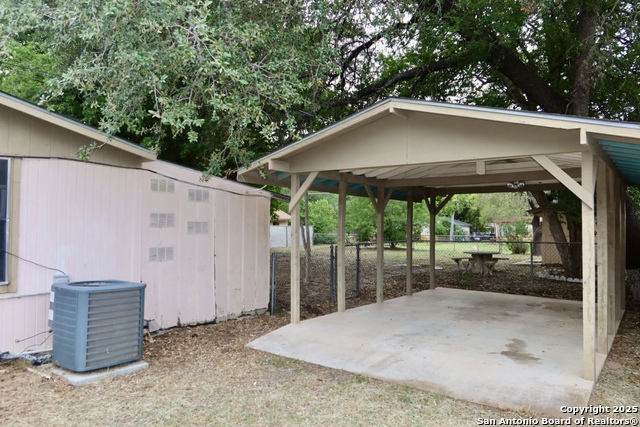 Listing photo id 7 for 316 W Colonial Pkwy