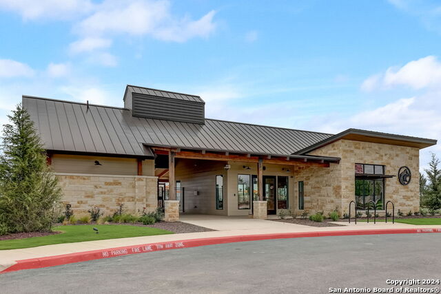 Listing photo id 4 for 13726 Birch Crossing