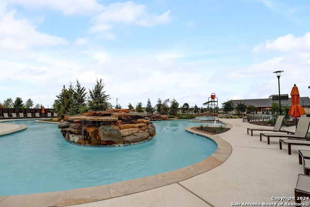 Listing photo id 7 for 13726 Birch Crossing
