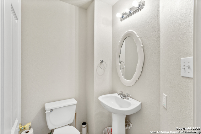 Image 7 of 22 For 7830 Beechnut Oak
