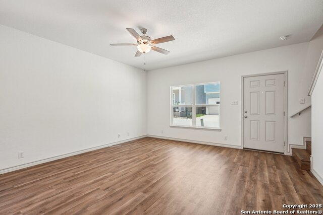 Listing photo id 10 for 2033 Silver Oaks 23