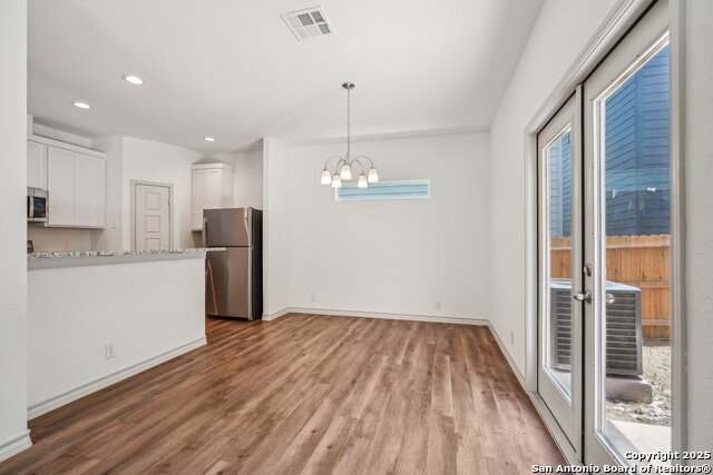 Listing photo id 12 for 2033 Silver Oaks 23