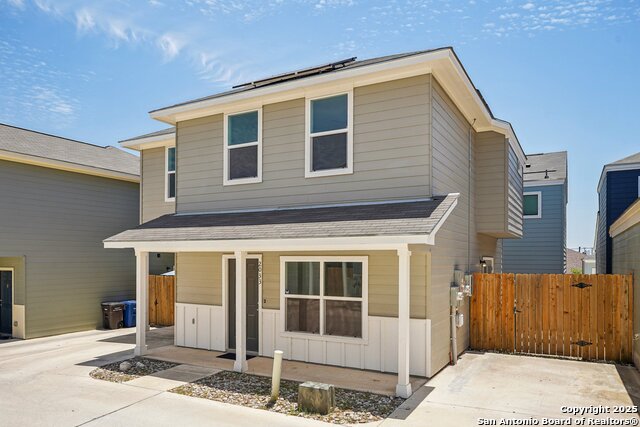 Listing photo id 0 for 2033 Silver Oaks 23