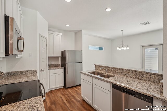 Listing photo id 18 for 2033 Silver Oaks 23