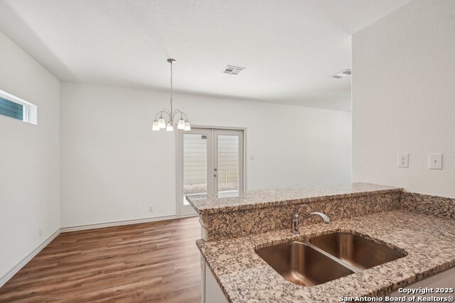 Listing photo id 19 for 2033 Silver Oaks 23