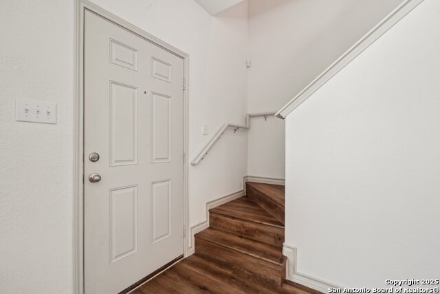 Listing photo id 22 for 2033 Silver Oaks 23