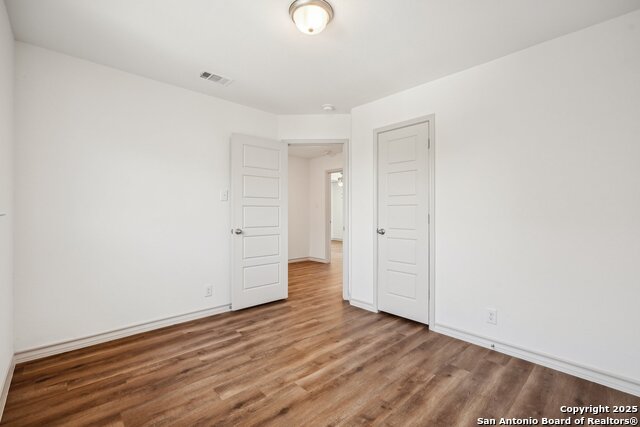 Listing photo id 26 for 2033 Silver Oaks 23
