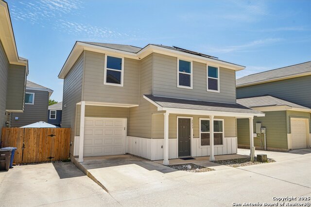 Listing photo id 1 for 2033 Silver Oaks 23