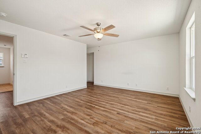 Listing photo id 32 for 2033 Silver Oaks 23