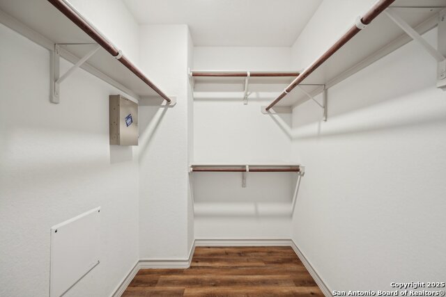 Listing photo id 38 for 2033 Silver Oaks 23