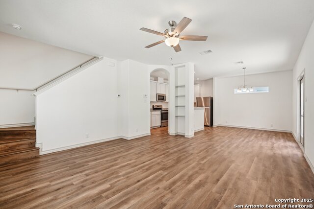 Listing photo id 4 for 2033 Silver Oaks 23