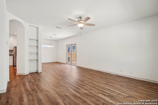 Listing photo id 6 for 2033 Silver Oaks 23