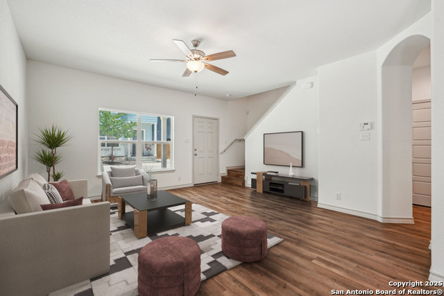 Listing photo id 7 for 2033 Silver Oaks 23