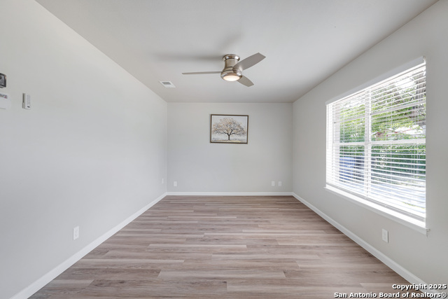 Listing photo id 8 for 5243 Overpool