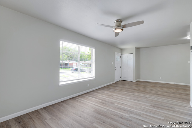 Listing photo id 9 for 5243 Overpool