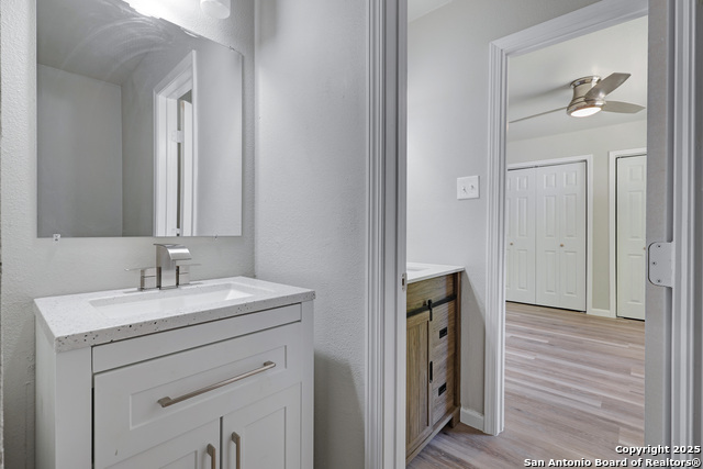 Listing photo id 15 for 5243 Overpool