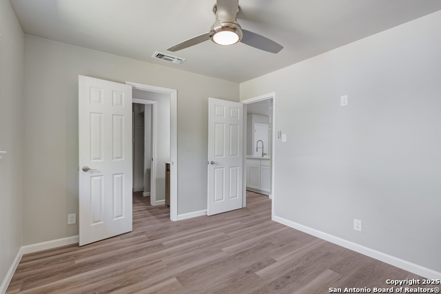 Listing photo id 16 for 5243 Overpool
