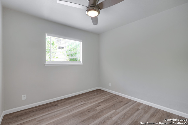 Listing photo id 18 for 5243 Overpool