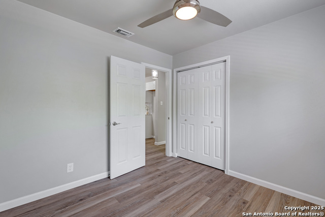 Listing photo id 19 for 5243 Overpool
