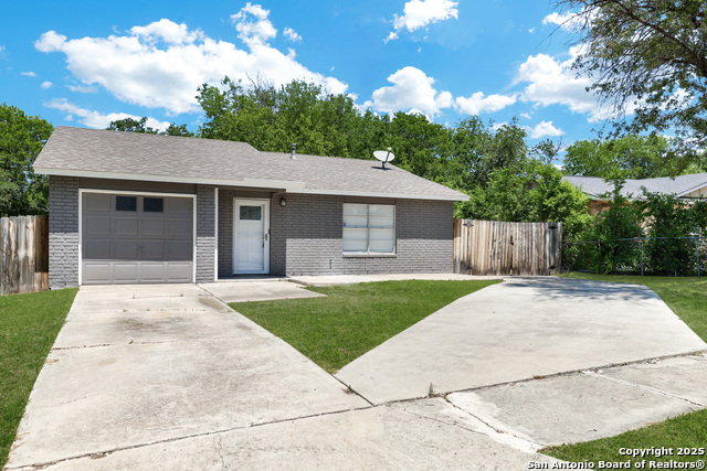 Listing photo id 1 for 5243 Overpool